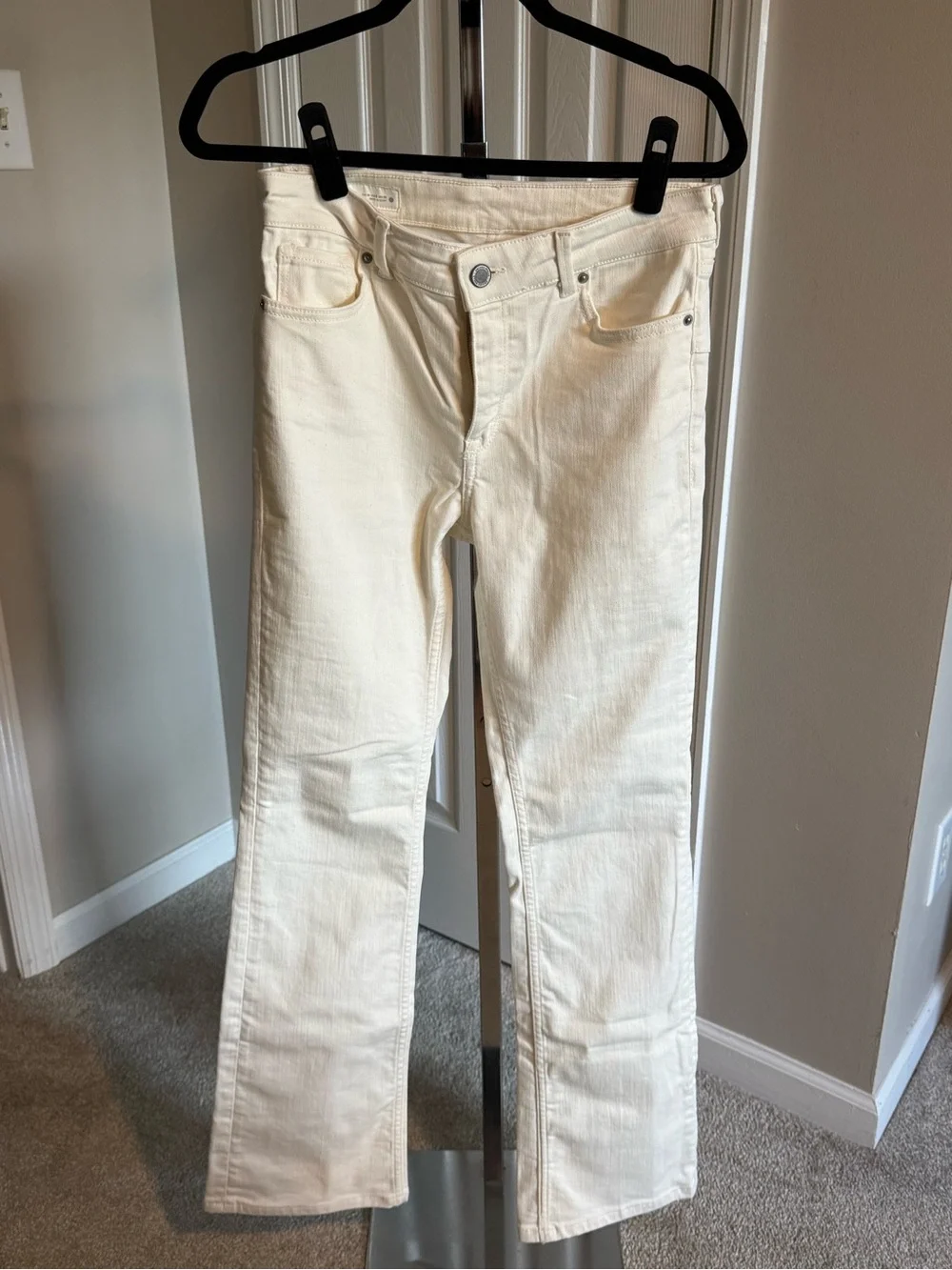 Zara Straight Leg Jeans in Cream